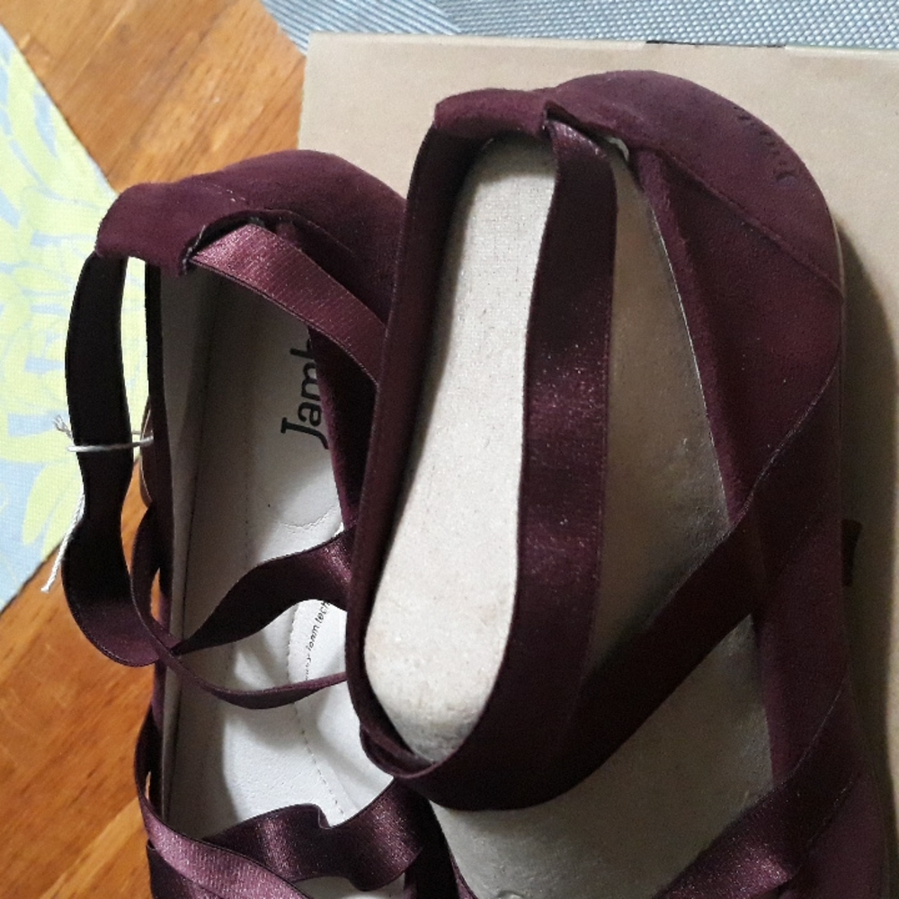 Burgundy Ballet Style  Suede Flats Sz 8.5 - Picture 6 of 16